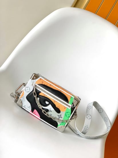 شنطة ماركة LV