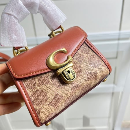 شنطة نسائية ماركة Coach