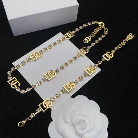 قلادة واسورة ماركة Dolce & Gabbana