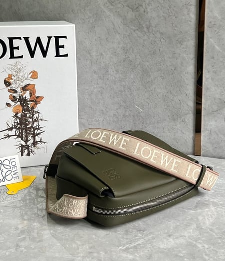 شنطة ماركة Loewe