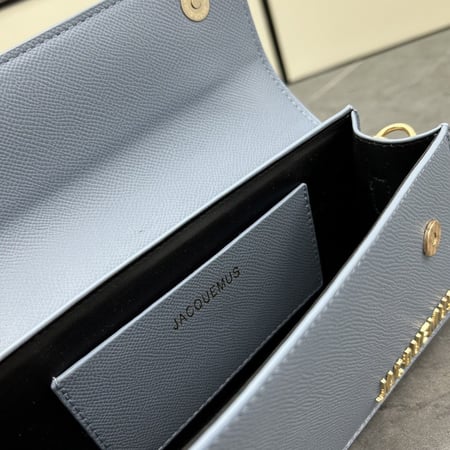 شنطة نسائية ماركة JACQUEMUS