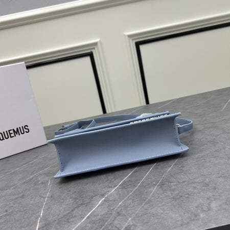 شنطة نسائية ماركة JACQUEMUS