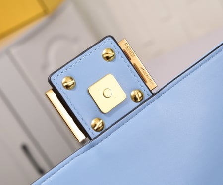 شنطة نسائية ماركة Fendi