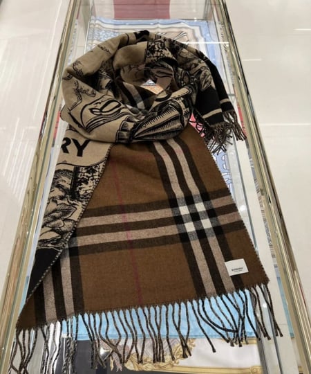 سكارف ماركة ‏Burberry
