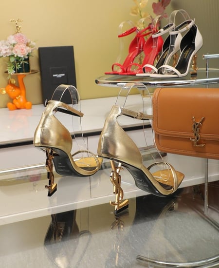 حذاء نسائي ماركة YSL