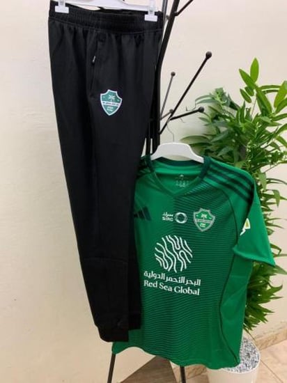 طقم الأهلي السعودي المميز للموسم الجديد