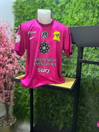 طقم نادي الاتحاد الحارس الجديد باللون الوردي 2026