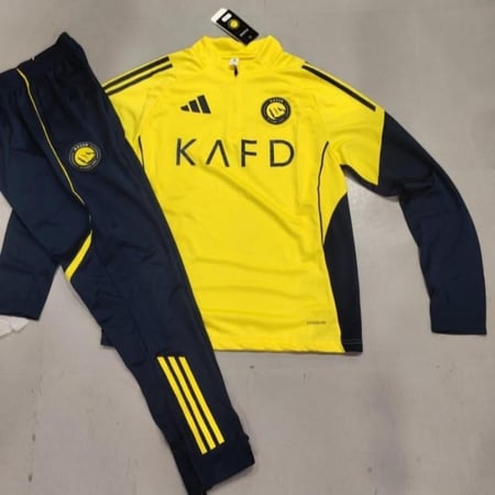 طقم سويتر مع بنطلون النصر