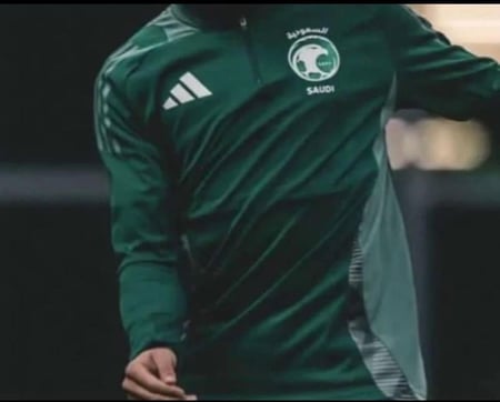 سويتر المنتخب السعودية الجديد