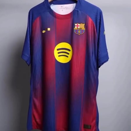 بوكس هدايا لعشاق برشلونة 3 تيشيرتات