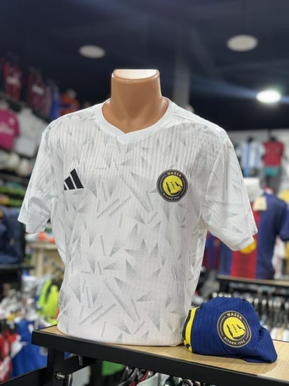 طقم نادي النصر الرياضي – أبيض