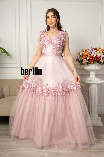 فستان سهرة طويل وردي مورد مميز بالورد