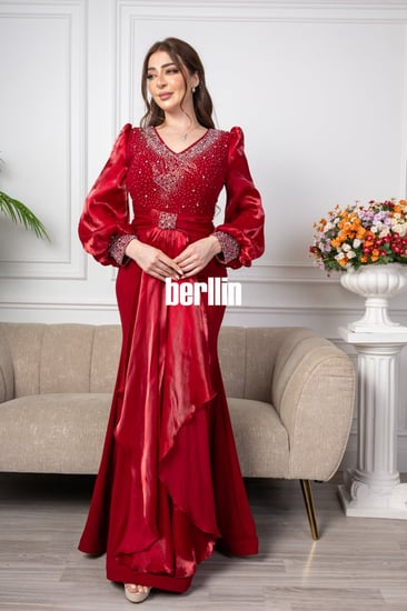 فستان سهرة طويل مميز بالفصوص لون احمر