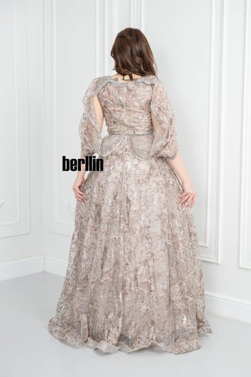 فستان سهرة طويل بليسية اوف شولدر مطرز لون اخضر لحمي فاتح