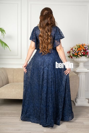 فستان سهرة طويل مطرز مزين بالفصوص لون كحلي