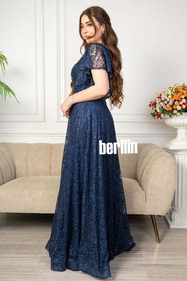 فستان سهرة طويل مطرز مزين بالفصوص لون كحلي