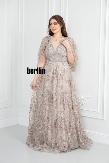 فستان سهرة طويل بليسية اوف شولدر مطرز لون اخضر لحمي فاتح