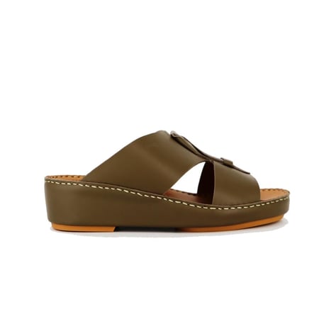 حذاء دس زيتي