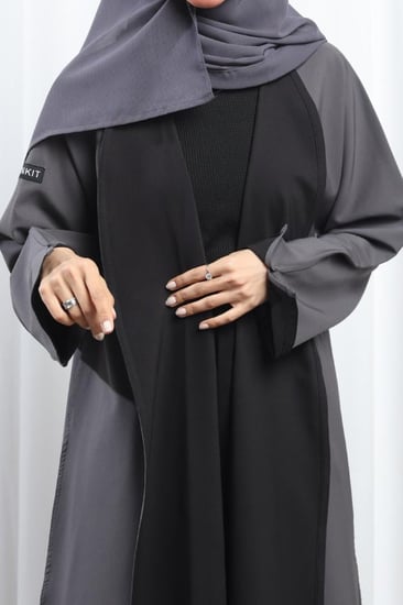 عباية دبل فيس أسود ورمادي أكمام مفتوحة