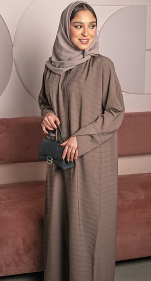 عباية مقلمة لون رملي