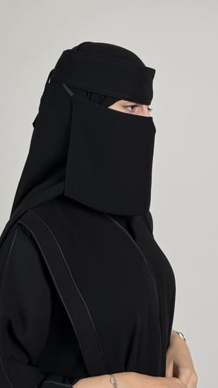 نقاب قصير مقوى مطاط مائل