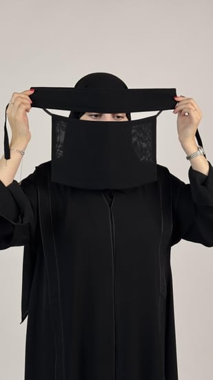 نقاب قصير مقوى مطاط مائل