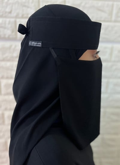 نقاب أسود مائل مطاط 7 إنش بخامة ناعمة وخفيفة