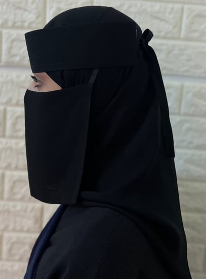 نقاب أسود مائل مطاط 7 إنش بخامة ناعمة وخفيفة