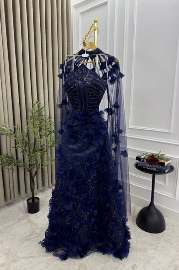 فستان ملكه قطعتين مزين بالترتر و ورود لونين