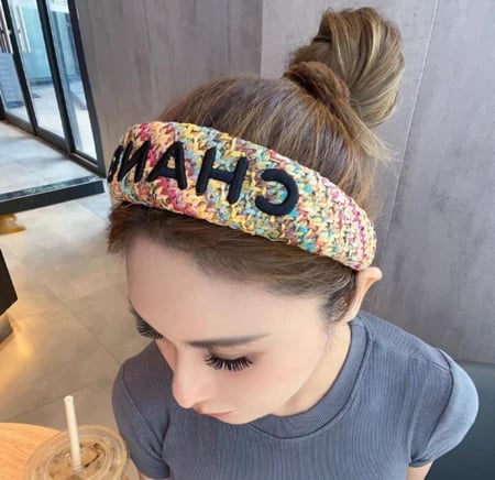 طوق شعر شانيل إصدار الشتاء