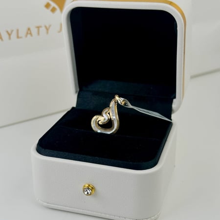 تعليقة حرف(ك) ذهب عيار18 بوزن 0.93 جم تقريبا