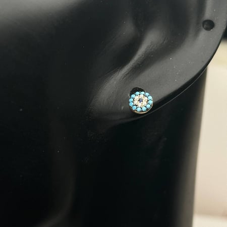 اقراط ذهب عيار18 بوزن 1.11 جم تقريبا