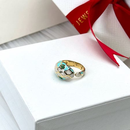 نصف طقم ذهب عيار18 بوزن 29.63 جم تقريبا