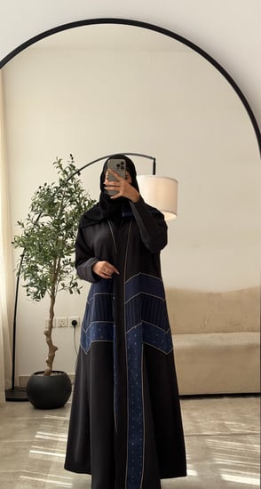 عباية سوداء مقلم كحلي