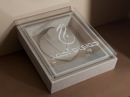 بوكس مجوهرات بغطاء شفاف