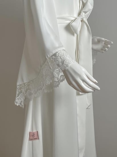 روب اطراف دانتيل