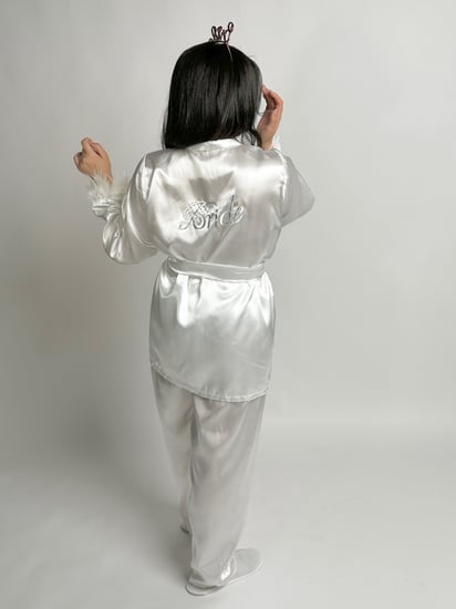 بجامة ريش أبيض