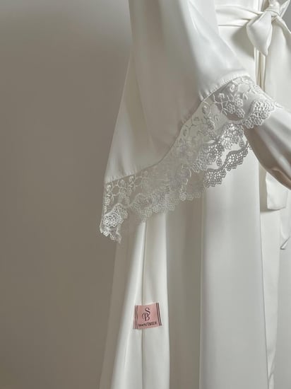 روب اطراف دانتيل