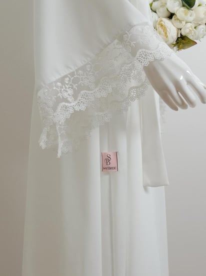 روب اطراف دانتيل