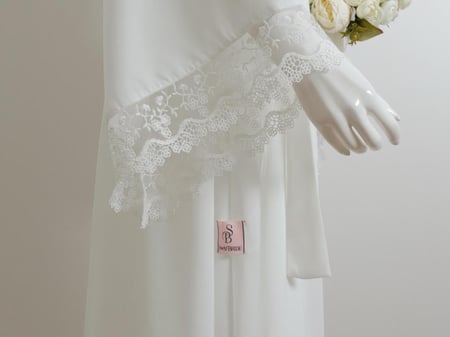 روب اطراف دانتيل