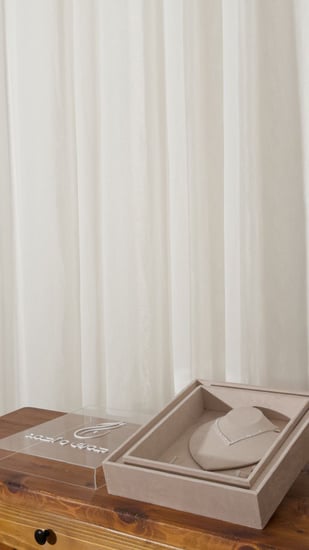 بوكس مجوهرات بغطاء شفاف