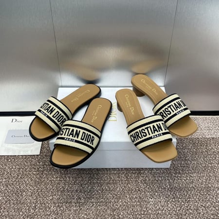 كعب وسليبرز ديور