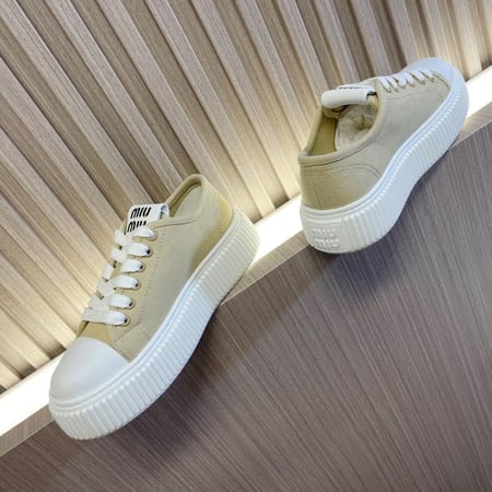 حذاء ميو ميو