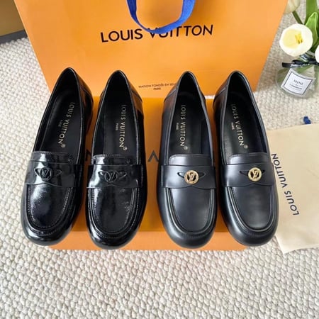 حذاء لويس فيتون