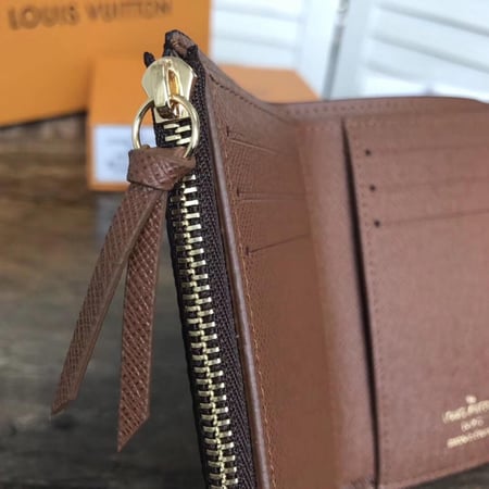 محفظة لويس فيتون