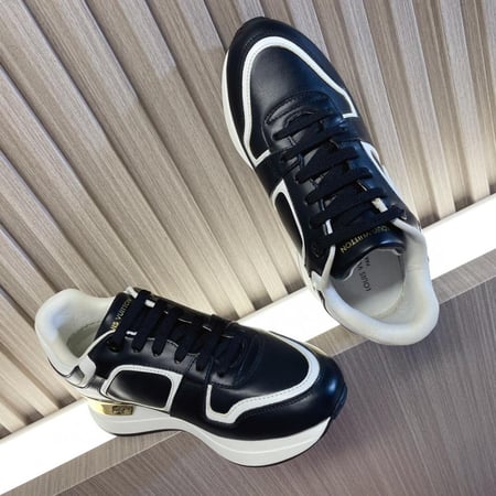 حذاء لويس فيتون