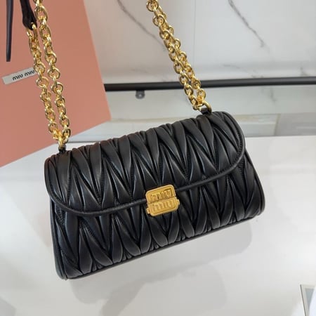 حقيبة ميو ميو