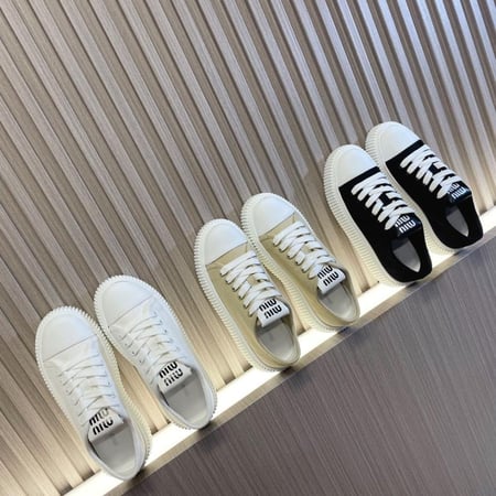 حذاء ميو ميو