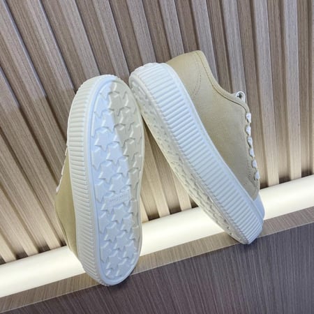 حذاء ميو ميو