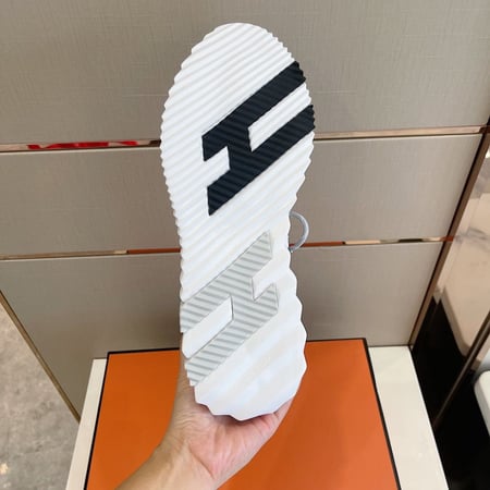 حذاء هيرميز